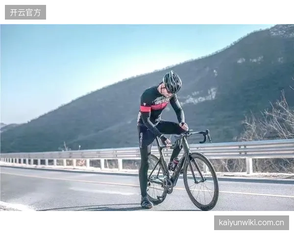 GarminConnect新算法揭秘：整合踏频与核心姿态数据，实现室内骑行训练的闭环式指导